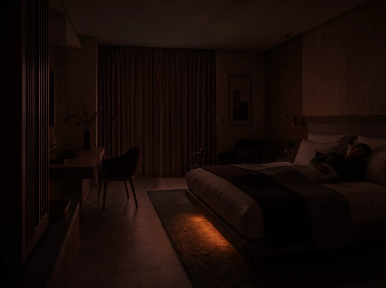 Dunkles Zimmer bei Nacht, nur ein bodennahes Nachtlicht leuchtet neben dem Bett